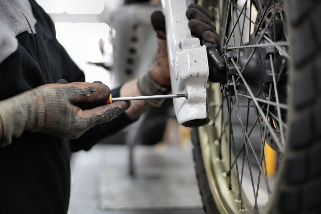You are currently viewing 9 Easy Motorcycle Maintenance Basics Before Spring Riding